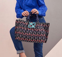 MAXI BOLSA ISLA MARINHO TAPEÇARIA MATELASSÊ BORDADA ALÇAS EM COURO NATURAL MULTI BLUE ISLA - imagem 2