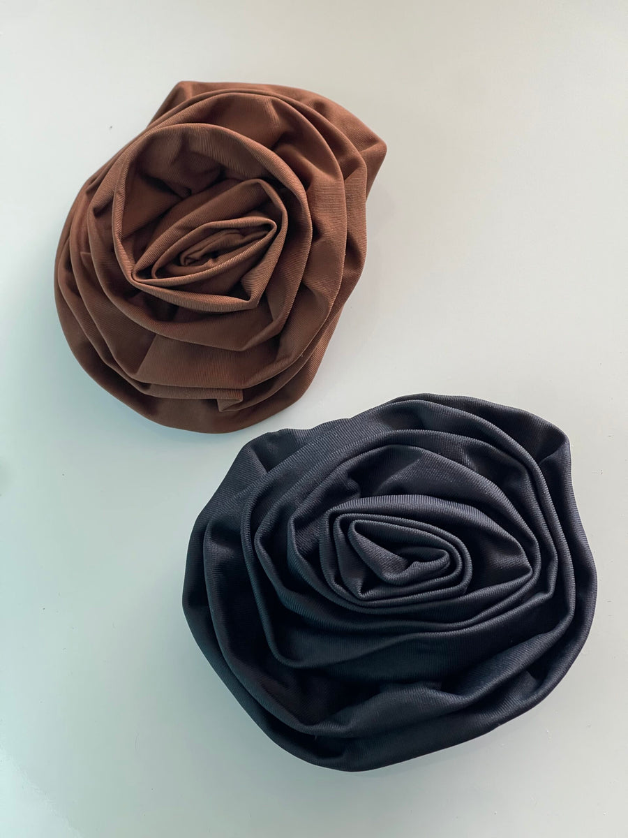 FLOR DE LOTUS FABI MARROM - detalhe - NAYA Beachwear